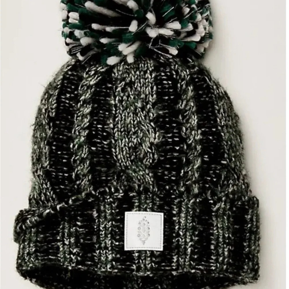 Free People Pom Party Reflective Beanie❤️ black / white combo - Picture 5 of 5